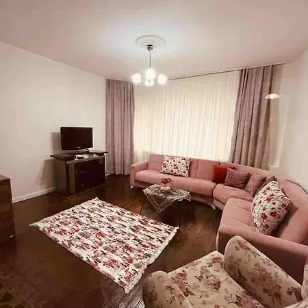 Arya 3 Bedroom Family Pink Flat *