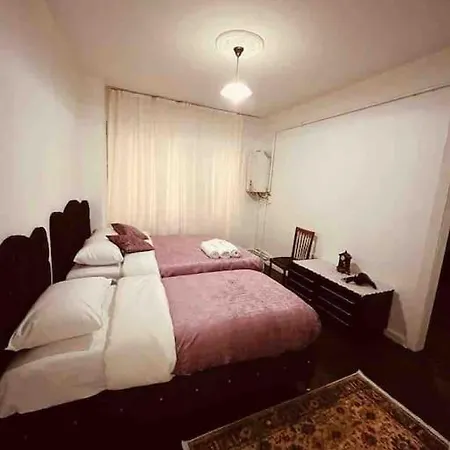Arya 3 Bedroom Family Pink Flat *