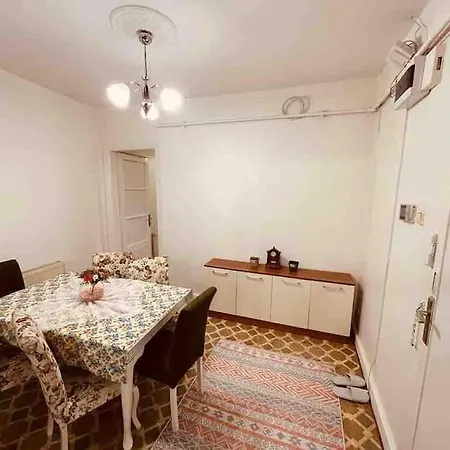 Arya 3 Bedroom Family Pink Flat