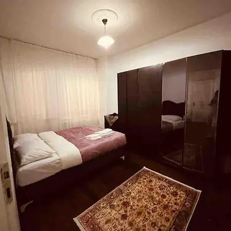Arya 3 Bedroom Family Pink Flat *