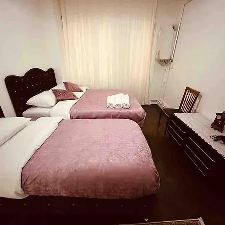 Arya 3 Bedroom Family Pink Flat *
